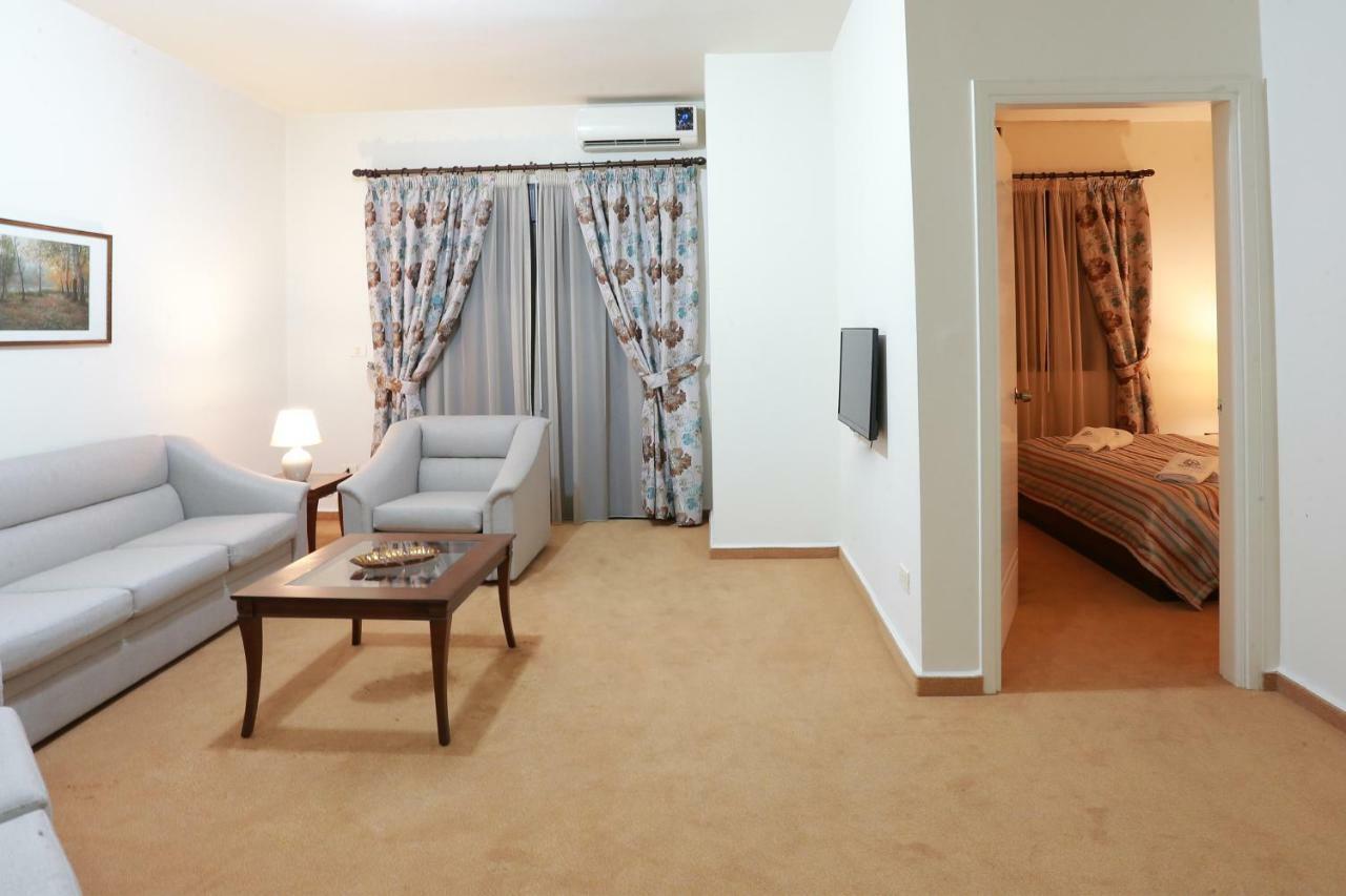 Nine Seven Hotel Adma wa Dafneh Buitenkant foto